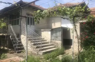 Дом в 5 км от Цоневоской плотины в городе Дылгопол, Варна, Болгария