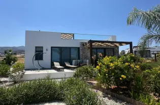 Современное бунгало с видом на море в комплексе Water Lily Resort, Эсентепе, Фамагуста, Северный Кипр