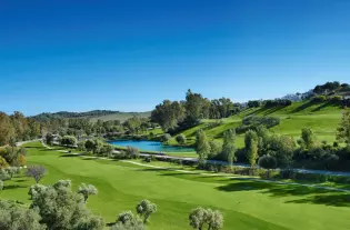 Таунхаусы в жилом комплексе Green Golf Estepona, Марбелья, Испания