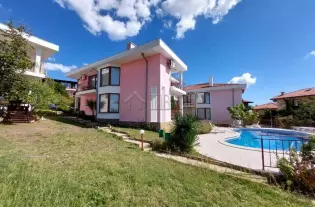 Дом с 2 спальнями, 3 ванными комнатами, видом на бассейн в Pink Villas, Кошарица