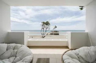 Luxurious 3-Bedroom Beachfront Townhouse в El Saladillo