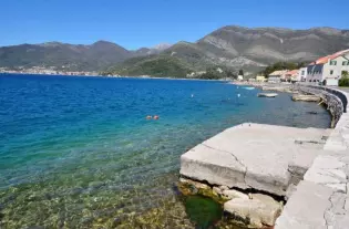 Старинная вилла в Тивате на первой линии