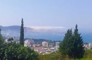 Дом с четырьмя спальнями в Баре