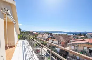 Пяти квартирный дом в Тивате