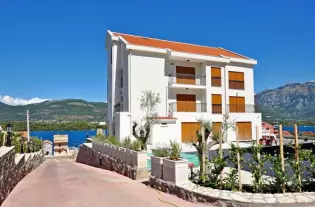 Этаж дома на Святом Стефане