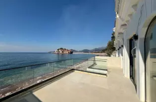 Квартира с тремя спальнями на Святом Стефане