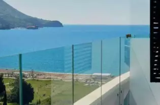 Пентхаус с двумя спальнями в Бечичи