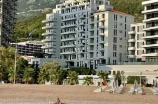 Квартира с тремя спальнями в Бечичи