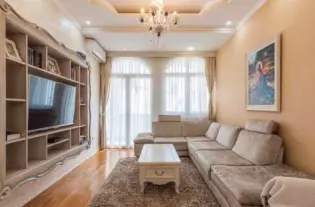 Квартира с тремя спальнями в Будве