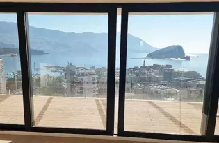 Квартира с двумя спальнями в Будве