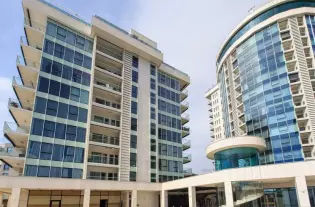 Квартира с тремя спальнями в Будве