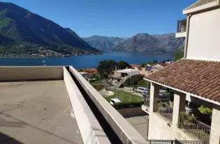 Квартира с тремя спальнями в Доброте