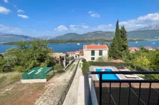 Квартира с двумя спальнями в Крашичи