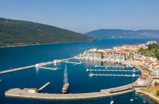 Квартира с тремя спальнями в Прчане