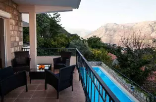 Квартира с тремя спальнями в Прчане