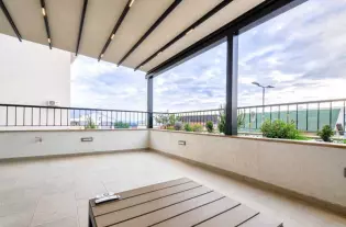 Квартира с двумя спальнями в Тивате