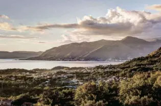 Квартира с двумя спальнями в Тивате