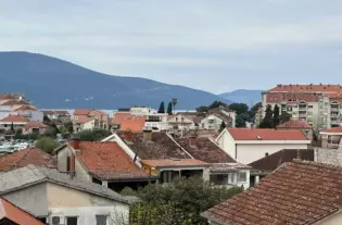 Квартира с одной спальней в Тивате