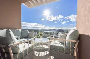 Квартира с двумя спальнями в Тивате