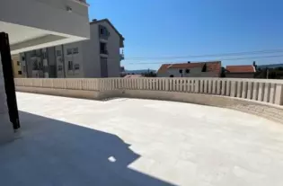 Новая квартира с двумя спальнями в Тивате