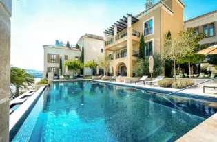 Квартира с двумя сальнями в центре Тивата