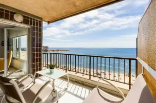 Апартаменты с тремя спальнями на берегу моря в городе Торревьеха - AI4983