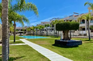 Бунгало на нижнем этаже с 2 спальнями Los Balcones - EF7219