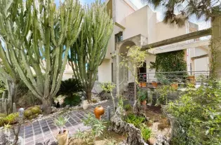 Дом в два этажа с видом на море в городе Деэса де Кампоамор - MT6575