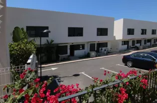 Комфортабельный таунхаус в современном комплексе с бассейном в Monforte del Cid - FL5014