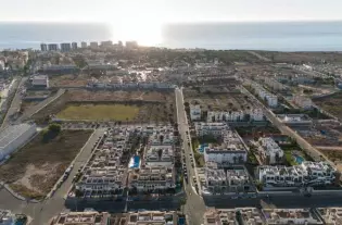 Квартира с солярием на крыше в новом закрытом комплексе в Ориуэла Коста - IN5942