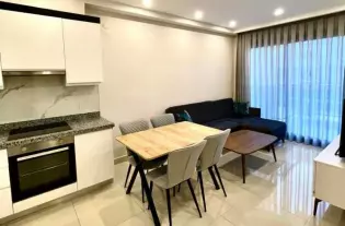 Роскошная 1+1 квартира в комплексе, всего в 200 м от моря в районе Каргыджак (0150001)