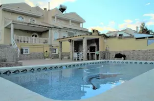 Просторный дом с бассейном на берегу моря в городе Бенидорм - TAP5034