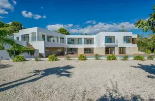 Шикарная вилла с видом на море и горы в городе Альфас дель Пи - MXV6032