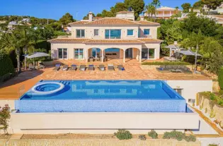 Шикарная вилла с видом на море в городе Benissa - MXV6031