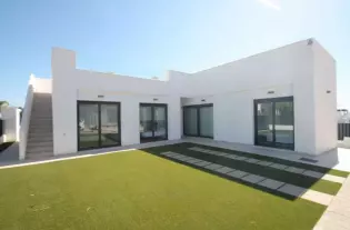 Современная вилла на поле для гольфа в городе Pilar de la Horadada - ERG6194