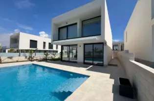 Современные индивидуальные дома с садом и частным бассейном - 397570