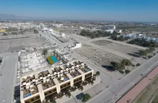 Современные таунхаусы в Долоресе с общественным бассейном - 395702