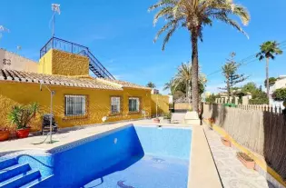 Средиземноморская вилла у моря с бассейном в Пунта-Прима - 4173