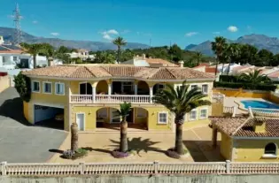 Вилла на большом участке в La Nucia - SRE5069