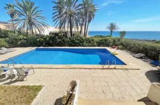 Вилла с садом и бассейном на второй линии моря в городе Кабо Роиг - CRO6545