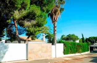 Вилла с тремя спальнями и бассейном в городе Dehesa de Campoamor  - AA5439