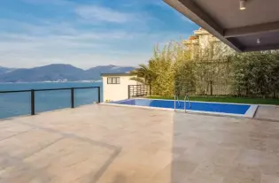 Новая вилла с четырьмя спальнями в Крашичи