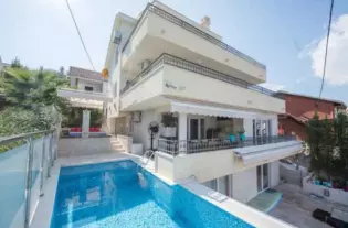 Вилла с бассейном в Крашичи