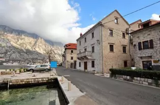 Вилла с причалом в Прчани