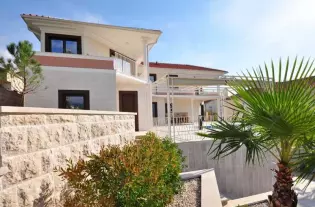 Вилла с четырьмя спальнями в Тивате