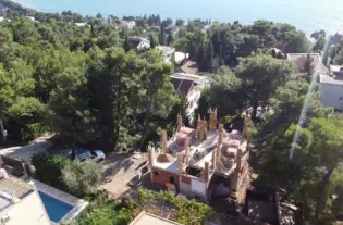 Вилла с бассейном в Баре