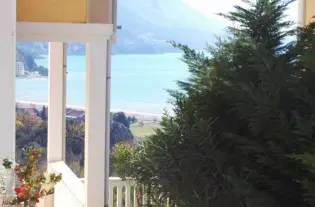 Вилла с бассейном в Бечичи