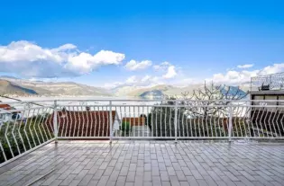 Дом с четырьмя спальнями в Крашичи