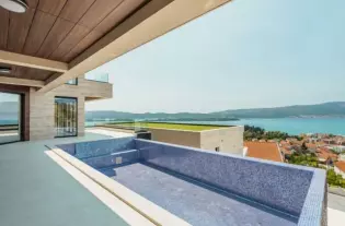 Две современные виллы с видом на море