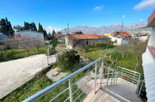 Дом с четырьмя спальнями в Баре